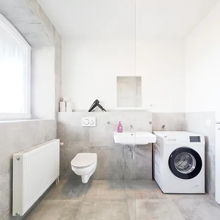 Tolstov - 2 Schlafzimmer - Sofa - Kueche - Waschmaschine - 20 Min To Messe Dus *