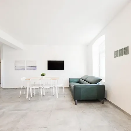 Tolstov - 2 Schlafzimmer - Sofa - Kueche - Waschmaschine - 20 Min To Messe Dus