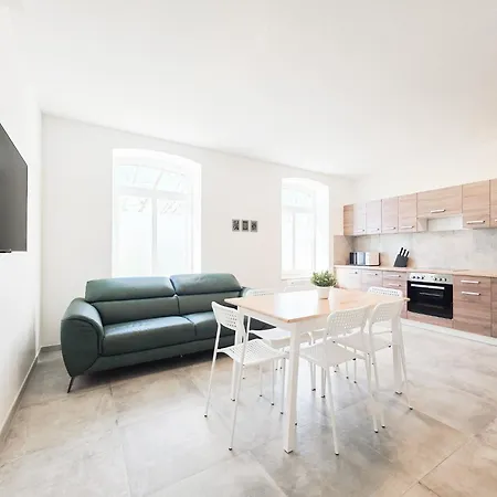 Apartment Raj Living - 2 Schlafzimmer - Sofa - Kueche - Waschmaschine - 20 Min To Messe Dus *