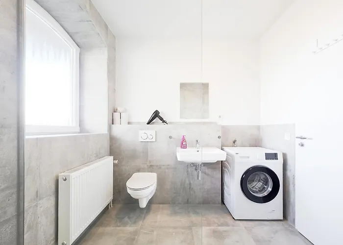 Tolstov - 2 Schlafzimmer - Sofa - Kueche - Waschmaschine - 20 Min To Messe Dus *