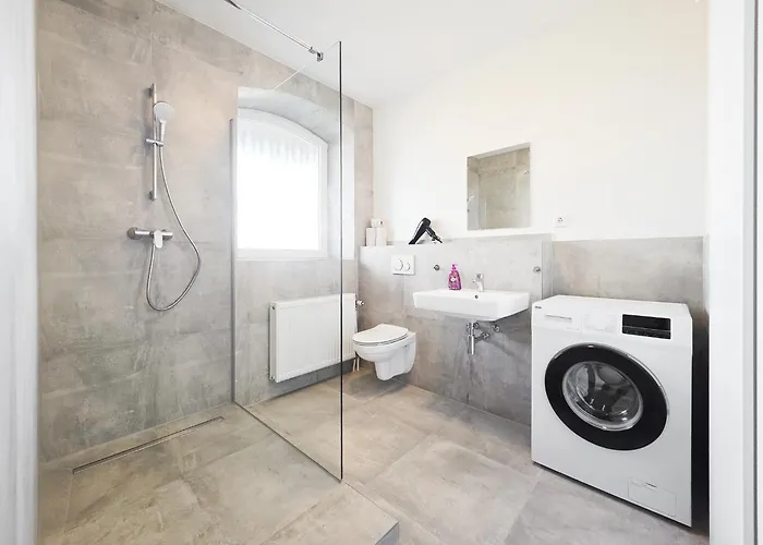 Tolstov - 2 Schlafzimmer - Sofa - Kueche - Waschmaschine - 20 Min To Messe Dus Apartament *